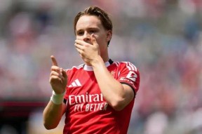 包含Ming爆冷击败拜仁，回归赛场引爆全场！的词条