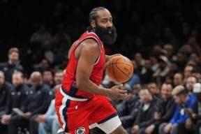 哈登在DWG比赛中关键助攻，问鼎冠军引发热议！的简单介绍