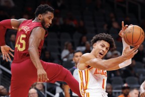 Ming迎来七赛季高光表现，老鹰球迷沸腾！的简单介绍